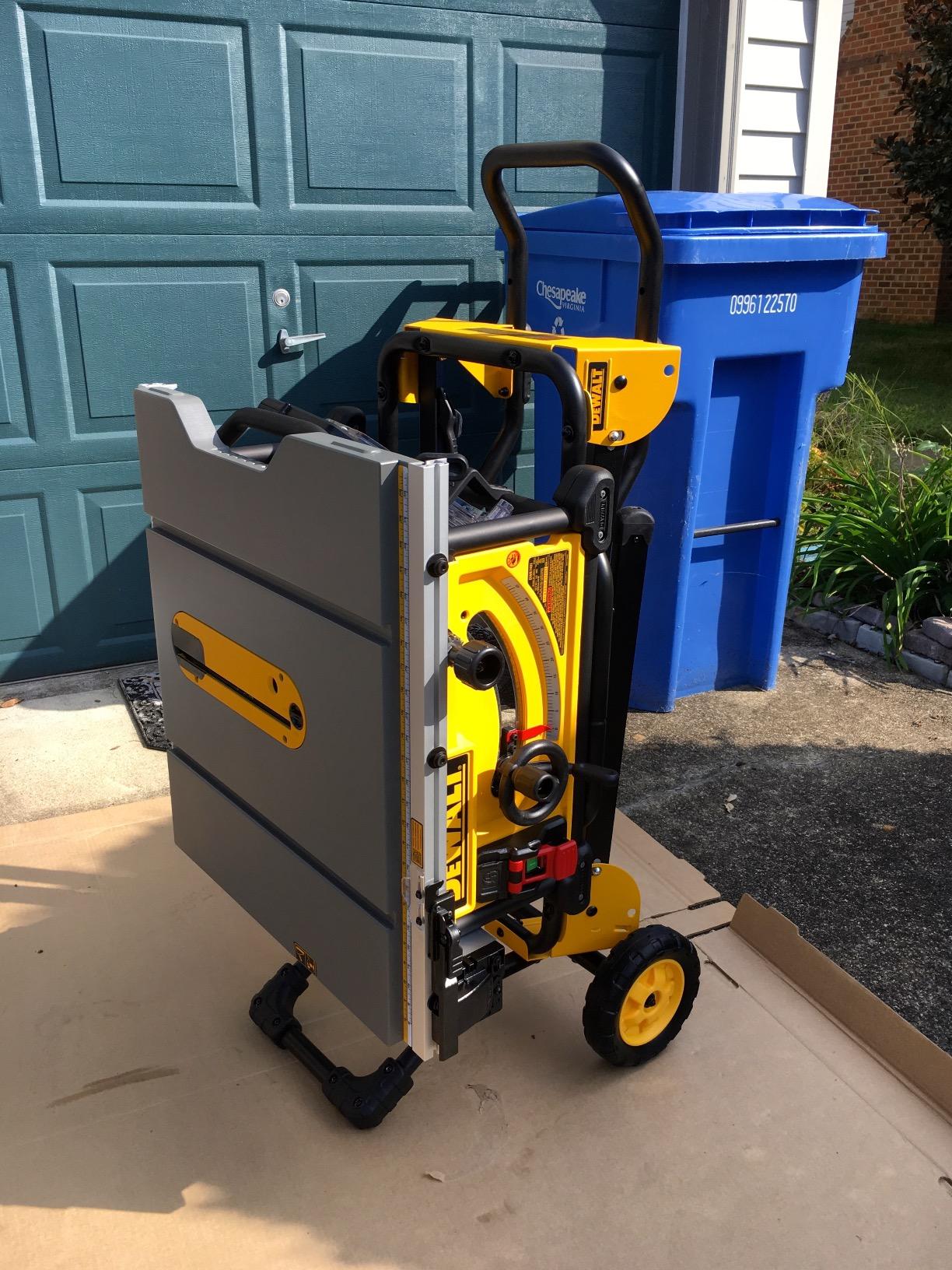 DEWALT Table Saw 10 Inch with Foldable Rolling Table Saw Stand, 15 Amp, 4800 RPM, 32-1/2-Inch Rip Capacity (DWE7491RS) - Customer Photo 2