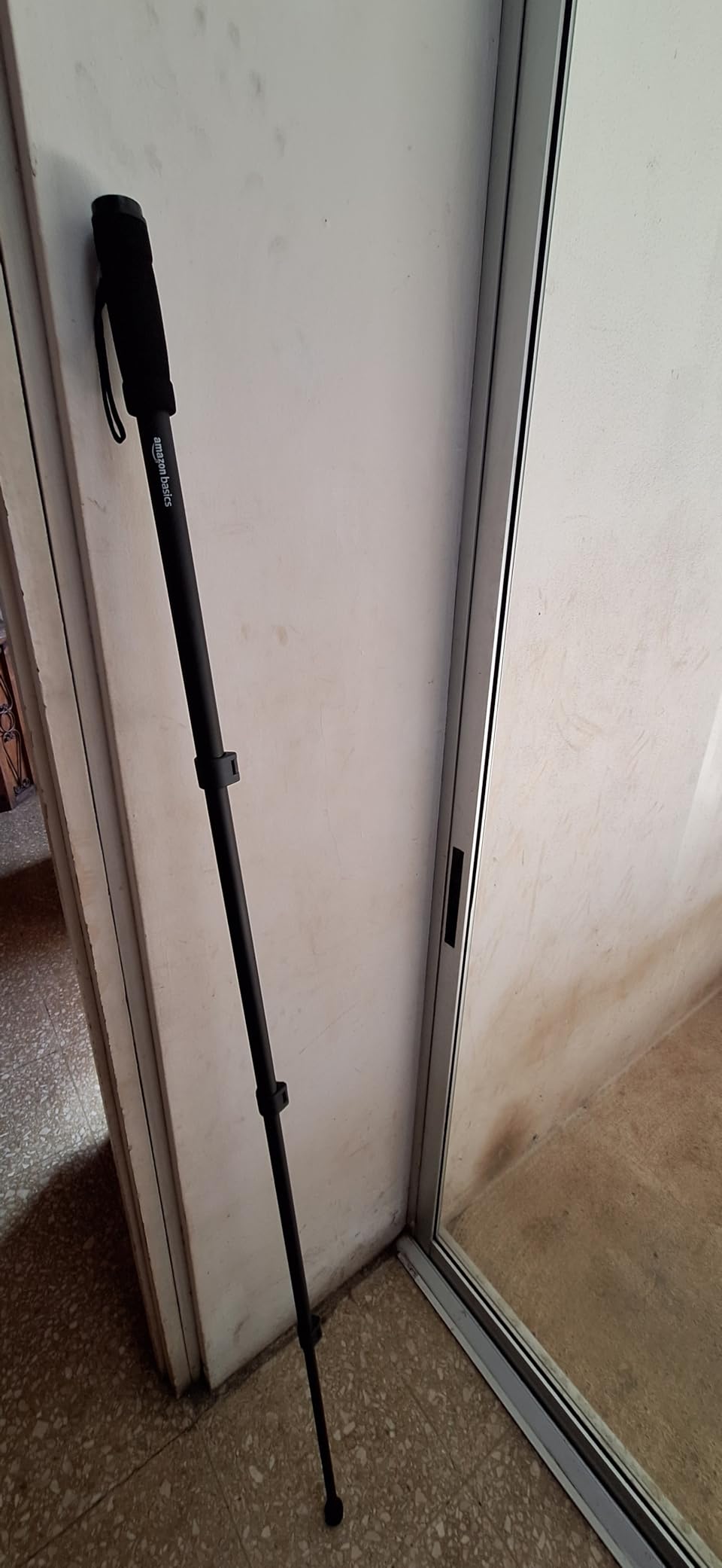 Amazon Basics 67-Inch Monopod, Black - Customer Photo 1