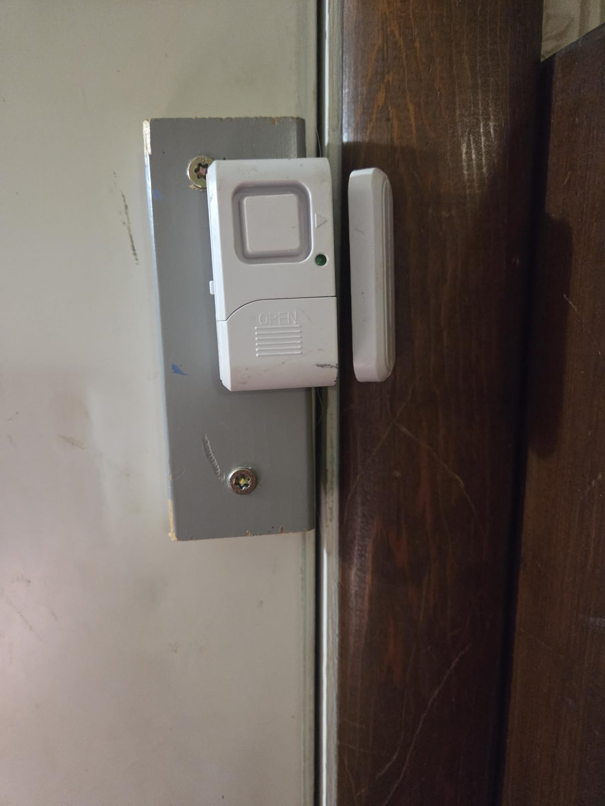 GE Personal Security Window and Door Alarm, 4 Pack, DIY Protection, Burglar Alert, Wireless Chime/Alarm, Easy Installation, Home Security, Ideal for Home, Garage, Apartment and More, White, 45174 Customer Review GE Personal Security Window and Door Alarm, 4 Pack, DIY Protection, Burglar Alert, Wireless Chime/Alarm, Easy Installation, Home Security, Ideal for Home, Garage, Apartment and More, White, 45174 - Customer Photo 1