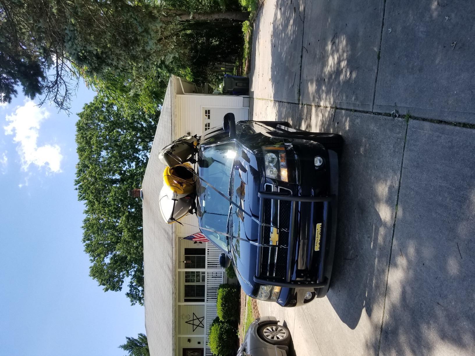 Yakima JayLow J-Cradle Rooftop Kayak Mount for 1 or 2 Kayaks – Car Roof Rack Carrier for Round, Square, Factory or Aerodynamic Crossbars, Holds 1 Boat Up to 80 Pounds or 2 Boats Up to 110 Pounds Total - Customer Photo 1