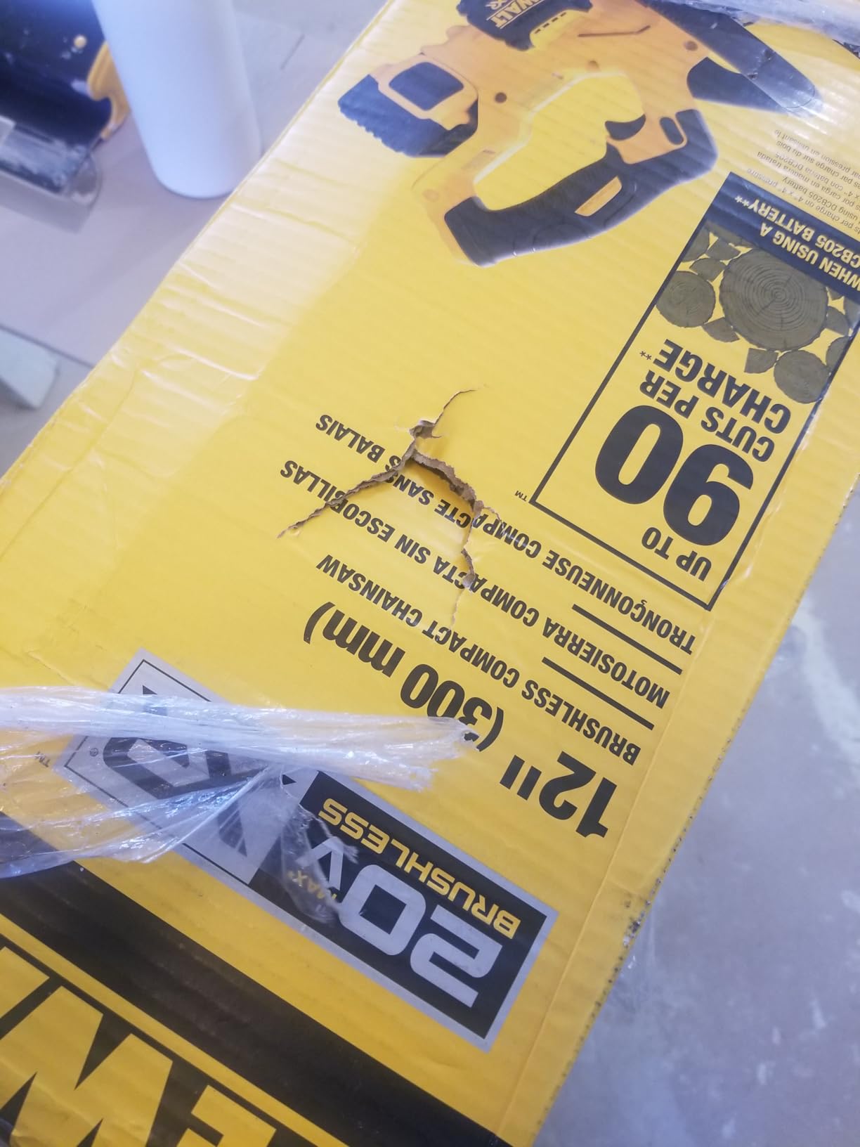 DEWALT 20V MAX* XR Chainsaw Kit, 5-Ah Battery, 12-Inch (DCCS620P1) Customer Review DEWALT 20V MAX* XR Chainsaw Kit, 5-Ah Battery, 12-Inch (DCCS620P1) - Customer Photo 2