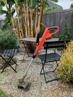 BLACK+DECKER 20V MAX String Trimmer and Edger 2 in 1, Cordless Weed Wacker with Auto Spool Feed, Battery and Charger Included, 12 Inch Steel Blade, Reduced Vibration (LST300) - Customer Photo 1