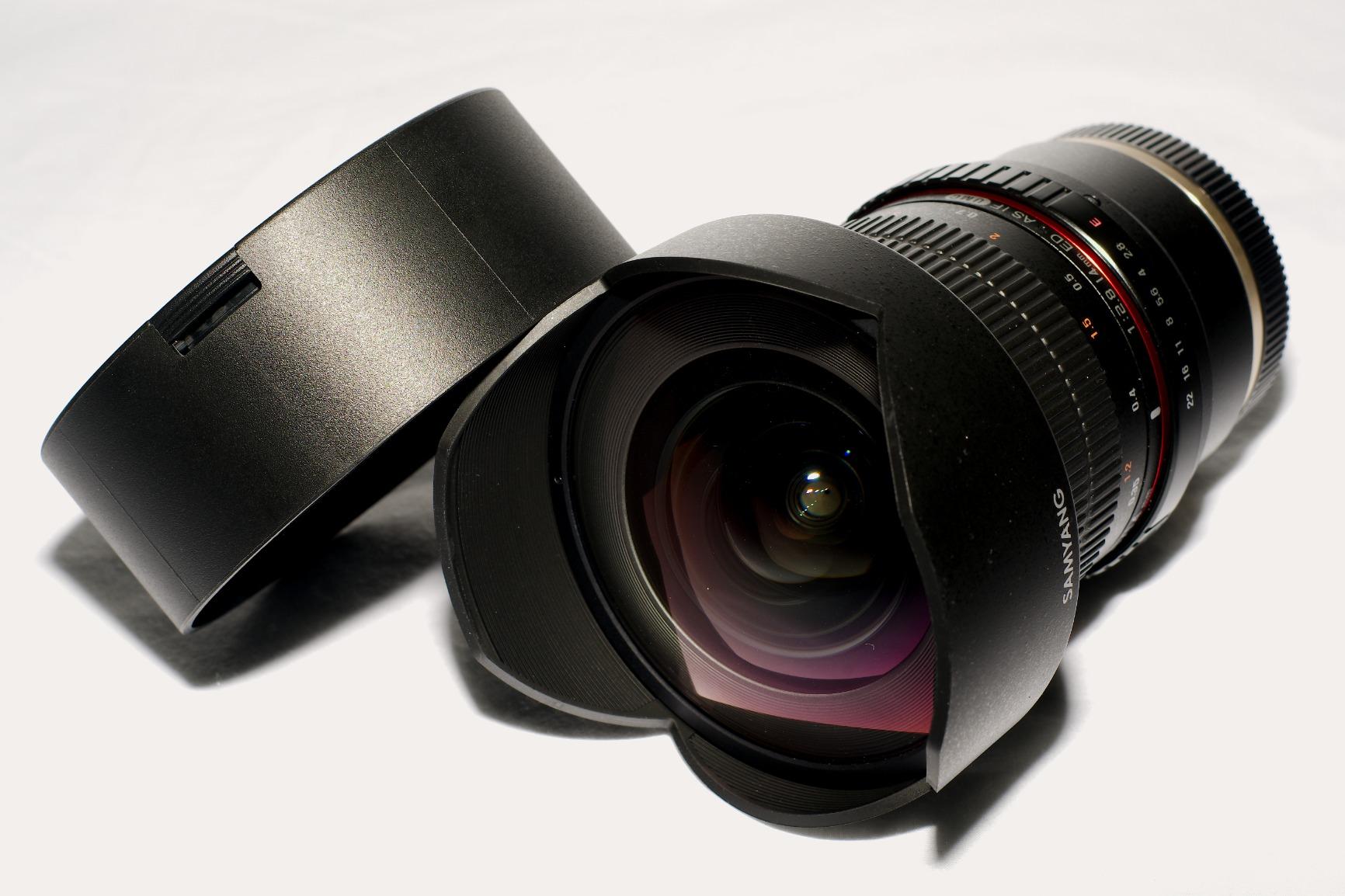 Samyang 14mm F2.8 Full Frame Ultra Wide Angle Lens for Sony E - Built-In AE Chip, Manual Focus, Low Distortion, Wide Aperture, Petal Hood - Customer Photo 2