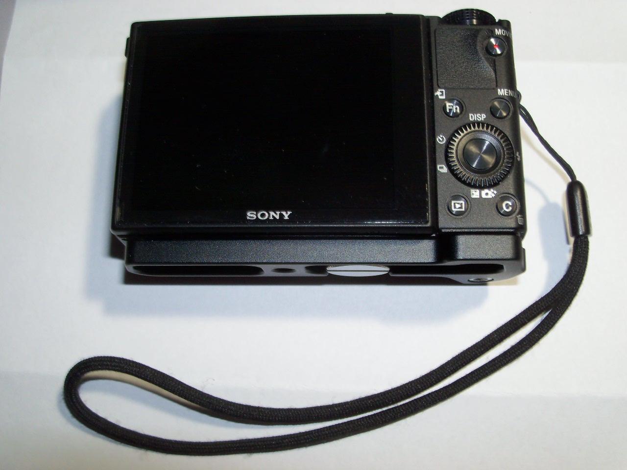 Sony RX100 III 20.1 MP Premium Compact Digital Camera w/1-inch Sensor and 24-70mm F1.8-2.8 ZEISS Zoom Lens (DSCRX100M3/B) - Customer Photo 1