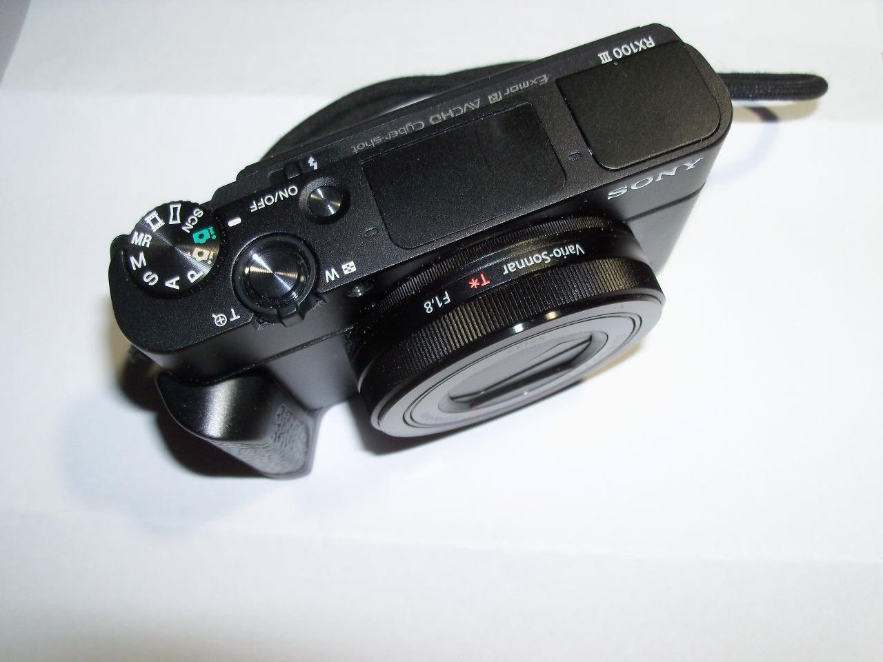 Sony RX100 III 20.1 MP Premium Compact Digital Camera w/1-inch Sensor and 24-70mm F1.8-2.8 ZEISS Zoom Lens (DSCRX100M3/B) - Customer Photo 2