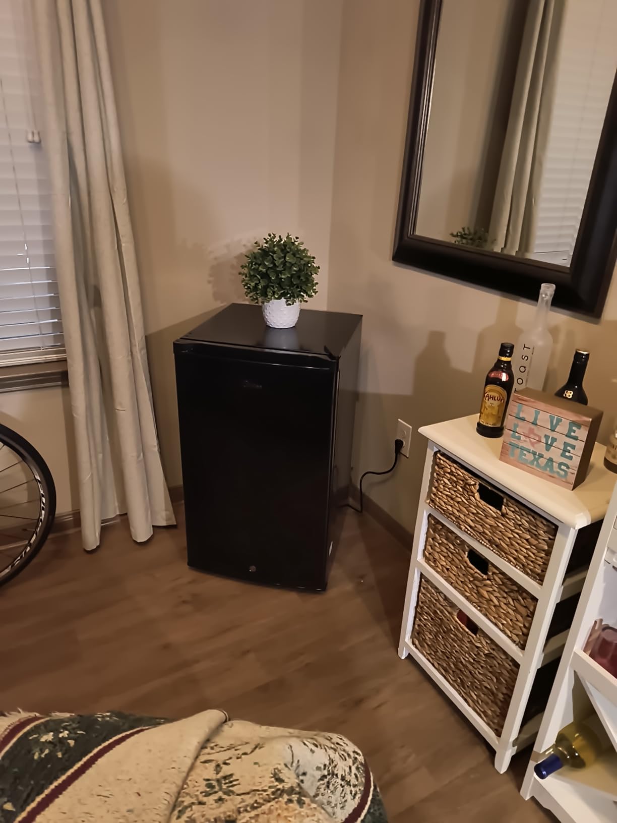 Midea WHS-109FW1 Upright Freezer, 3.0 Cubic Feet Mini Freezer, For Kitchen Apartment Office Basement or Dormitory, White - Customer Photo 1