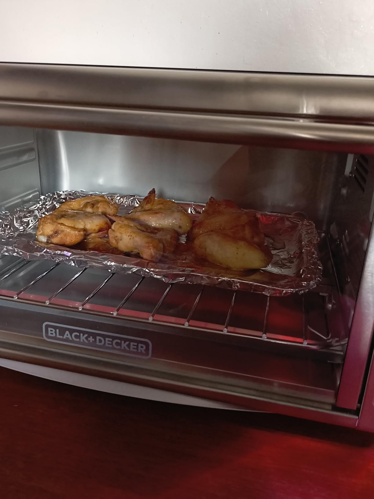 BLACK+DECKER TO3250XSBD 8-Slice Extra Wide Convection Countertop Toaster Oven, Includes Bake Pan, Broil Rack & Toasting Rack, Stainless Steel/Black Customer Review BLACK+DECKER TO3250XSBD 8-Slice Extra Wide Convection Countertop Toaster Oven, Includes Bake Pan, Broil Rack & Toasting Rack, Stainless Steel/Black - Customer Photo 1