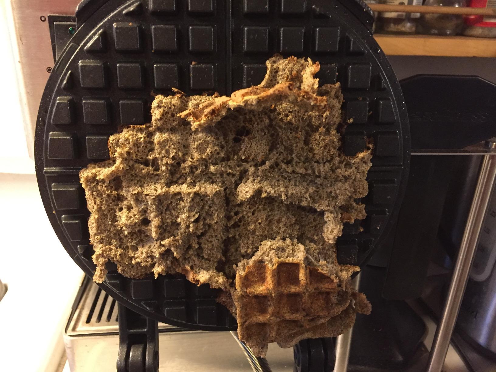 Breville No-Mess Classic Waffle Maker BWM520XL, Brushed Stainless Steel - Customer Photo 2