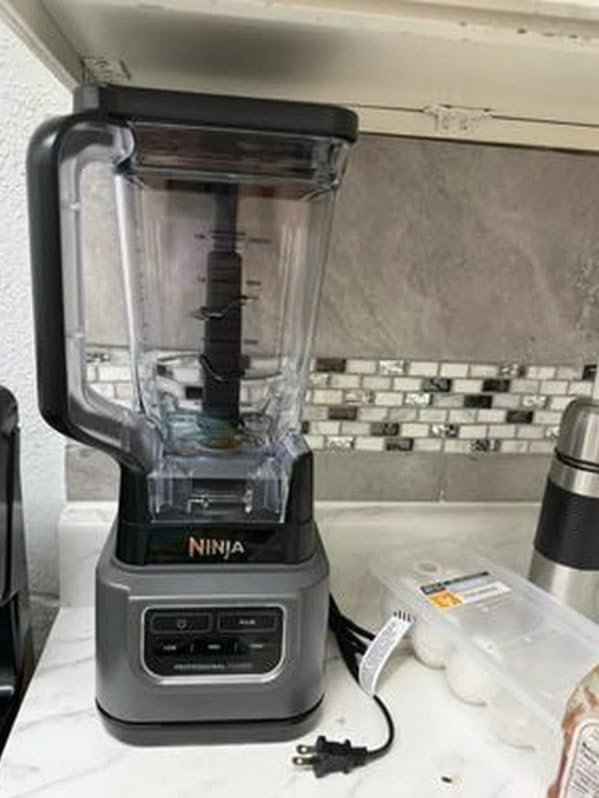 Ninja Professional Blender 1000W, Total Crushing Technology- Smoothies, Ice Crushing & Frozen Fruit, Full-Size Countertop Blender, 72-oz. Pitcher, Black & Grey, BL610 - Customer Photo 2