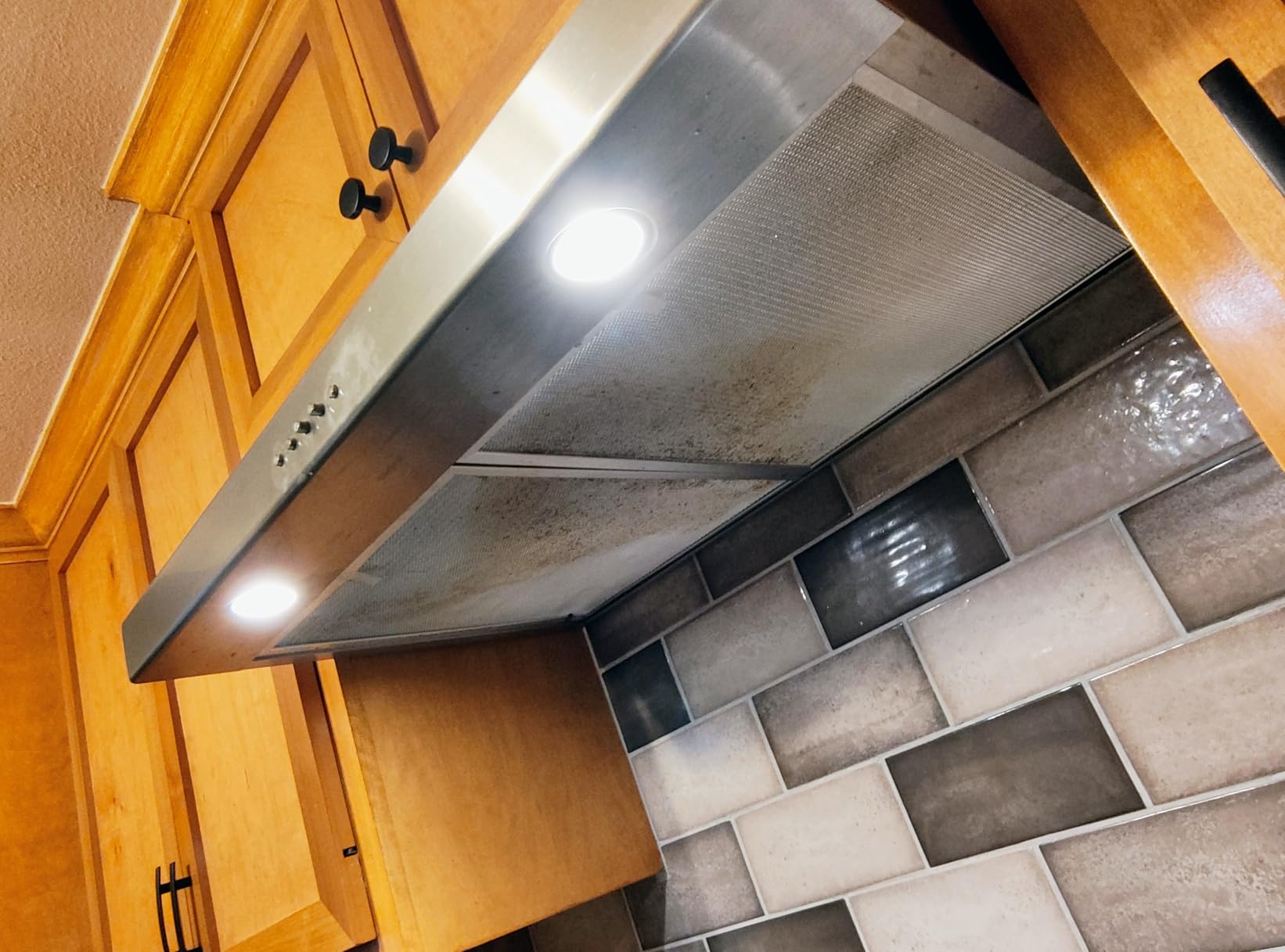 Broan-NuTone BCSQ130SS Three-Speed Glacier Under-Cabinet Range Hood with LED Lights ADA Capable, 1.5 Sones, 375 Max Blower CFM, 30-Inch, Stainless Steel - Customer Photo 1