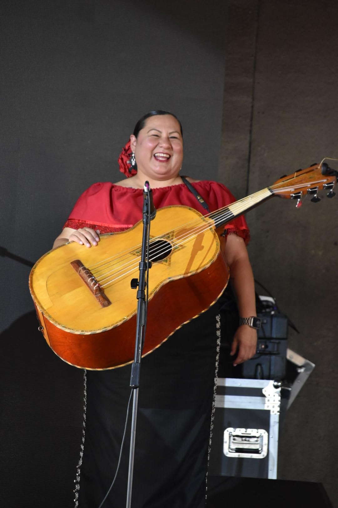 Sigma 886306 18-300mm F3.5-6.3 Contemporary DC Macro OS HSM Lens for Nikon, Black - Customer Photo 1