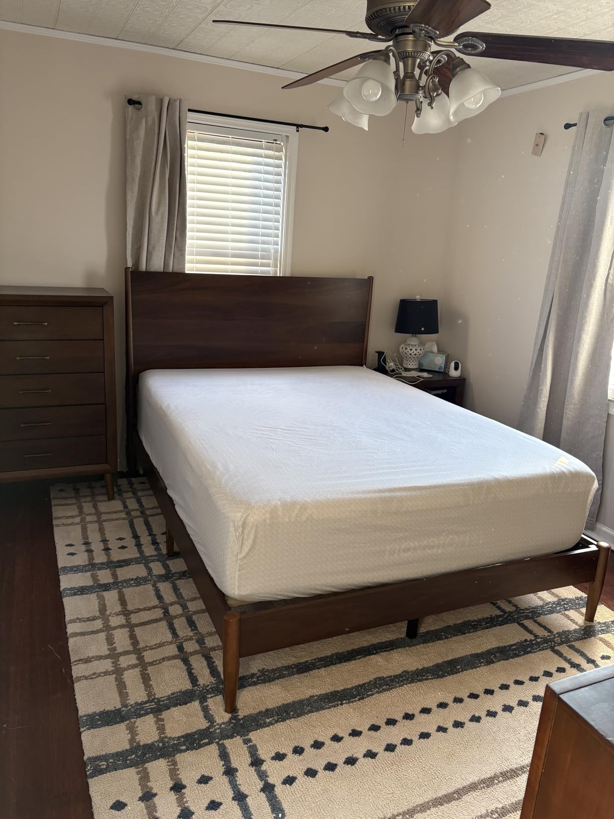 Amazon Basics Lightweight Super Soft Easy Care Microfiber 4 Piece Bed Sheets Set with 14-Inch Deep Pockets, Queen, Navy Blue, Solid - Customer Photo 1