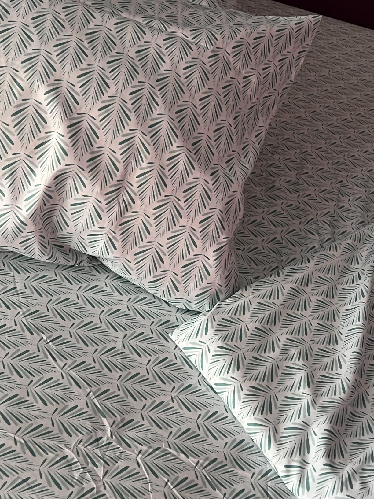 Amazon Basics Lightweight Super Soft Easy Care Microfiber 4 Piece Bed Sheets Set with 14-Inch Deep Pockets, Queen, Navy Blue, Solid - Customer Photo 2