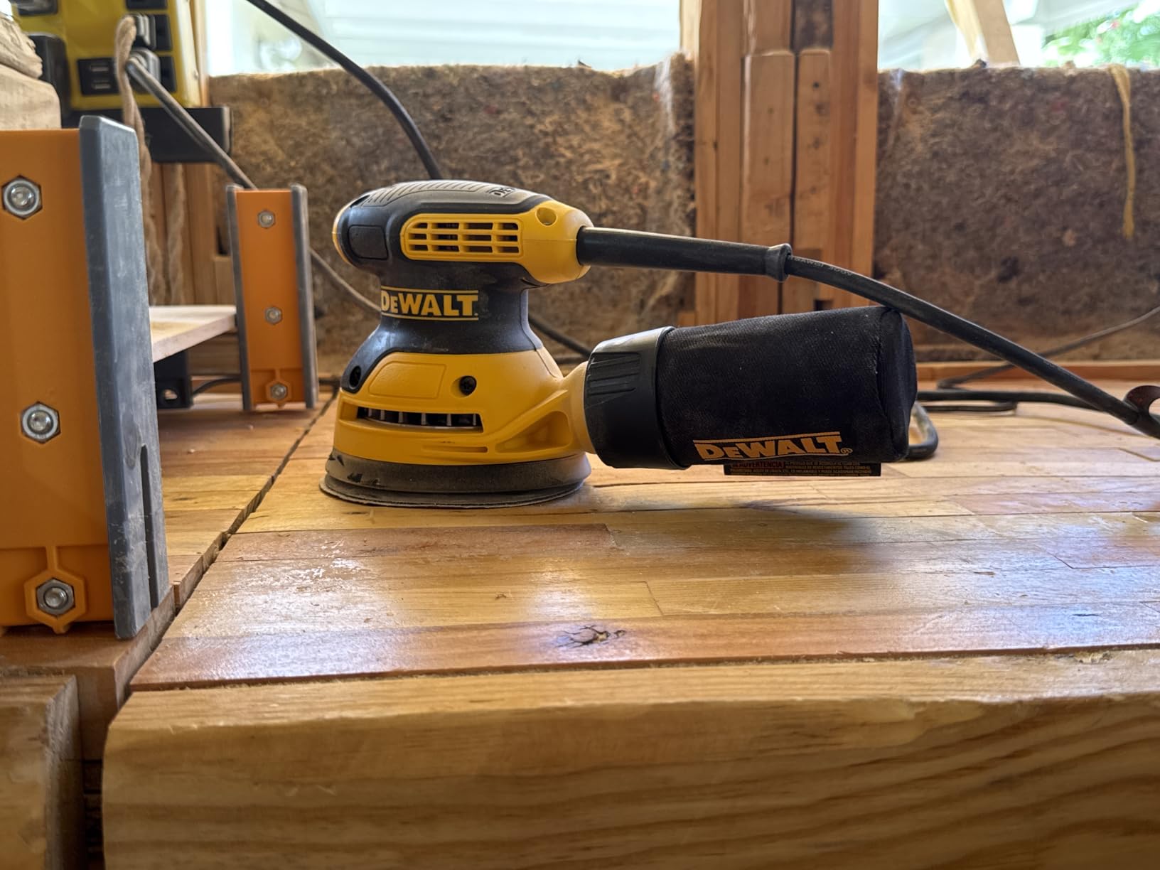 DEWALT Orbital Sander Kit, 5 inch, 3 amp, Corded, 12,000 OPM (DWE6421K) - Customer Photo 1