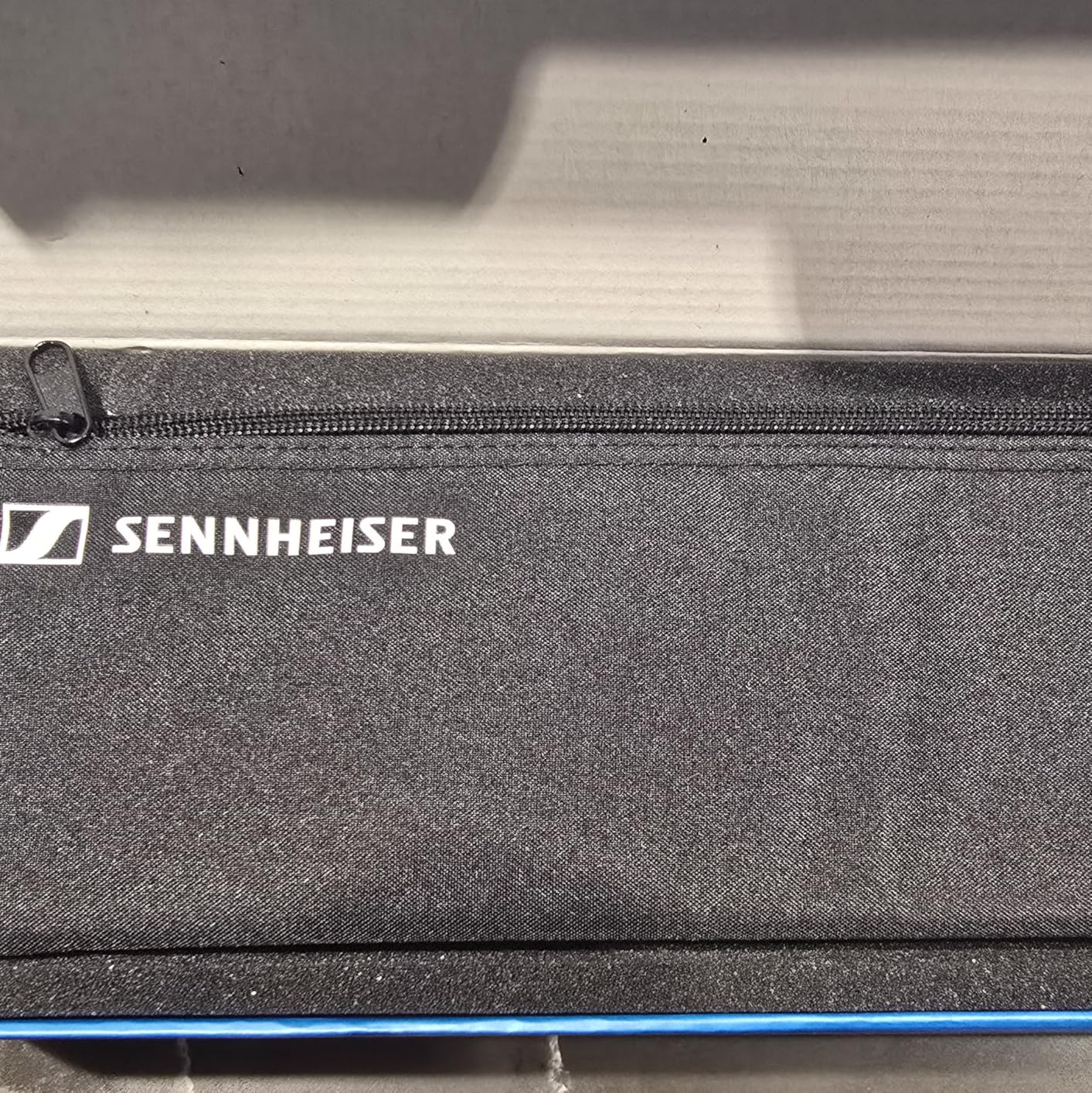Sennheiser MKE 600 Shotgun Microphone with Auray Universal Shock Mount and Windshield, XLR Customer Review Sennheiser MKE 600 Shotgun Microphone with Auray Universal Shock Mount and Windshield, XLR - Customer Photo 1