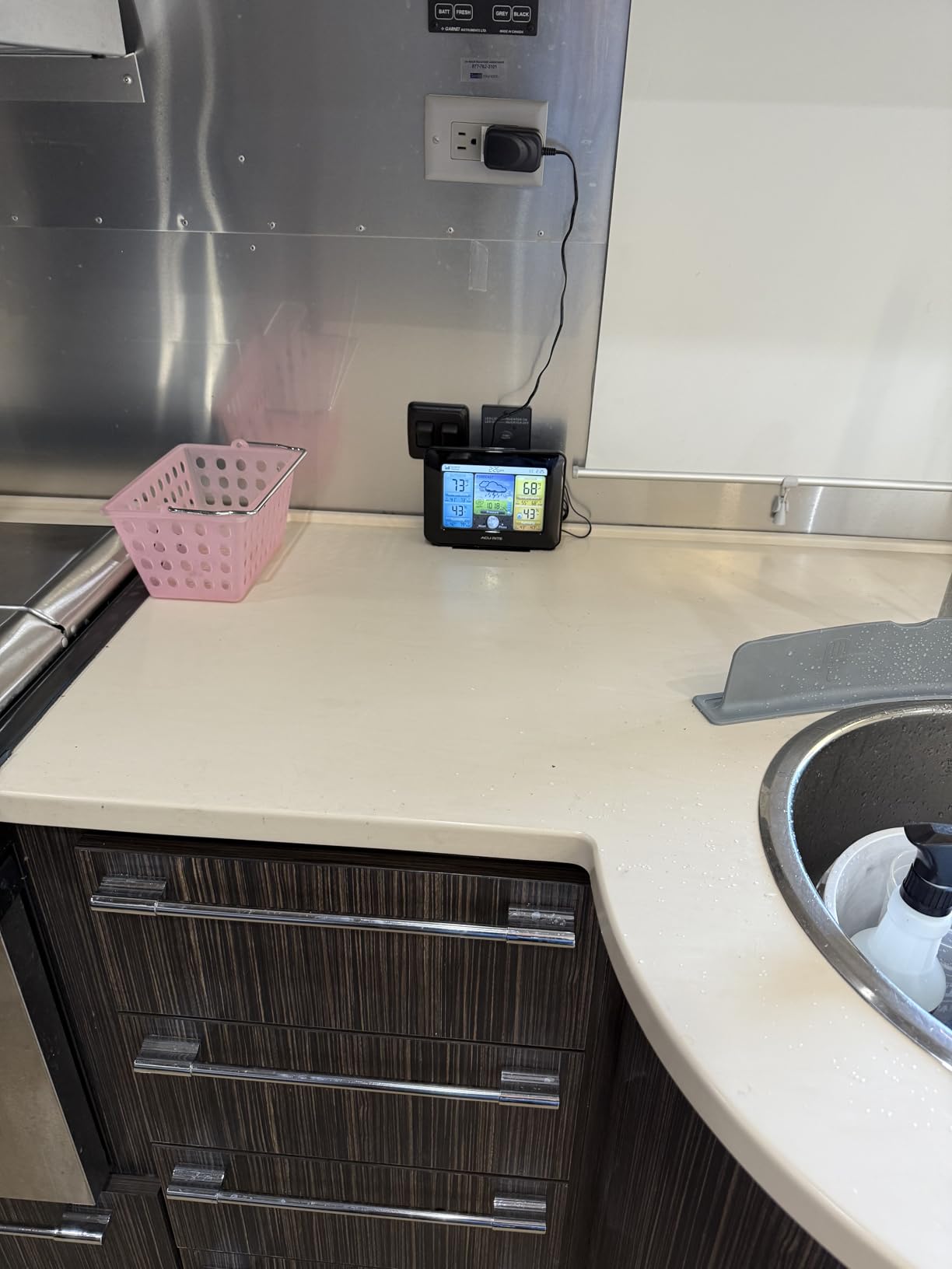 AcuRite Wireless Home Weather Station with Color Display, Indoor Outdoor Thermometer and Temperature Sensor (02077M) - Customer Photo 1