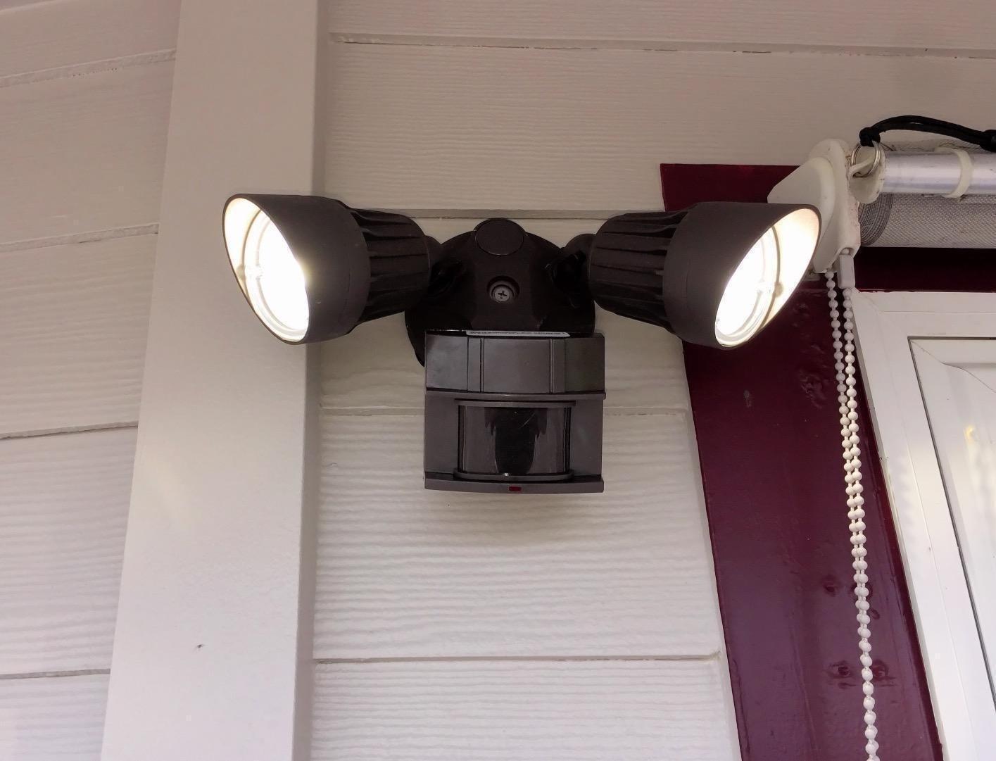 LEONLITE COB LED Security Light, Motion Sensor Outdoor Lights, Dusk to Dawn, 100-277V, ETL Listed, Adjustable Heads, Motion Detector Flood Light for Outside, IP65 Waterproof, 5000K Daylight, White - Customer Photo 1