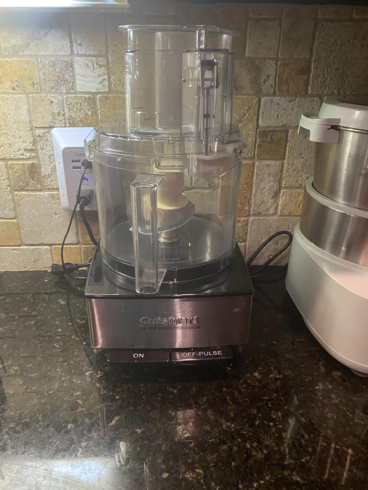Cuisinart Food Processor, 14-Cup Vegetable Food Chopper for Mincing, Dicing, Shredding, Puree & Kneading Dough, 720-Watt Motor, Stainless Steel, DFP-14BCNY - Customer Photo 2