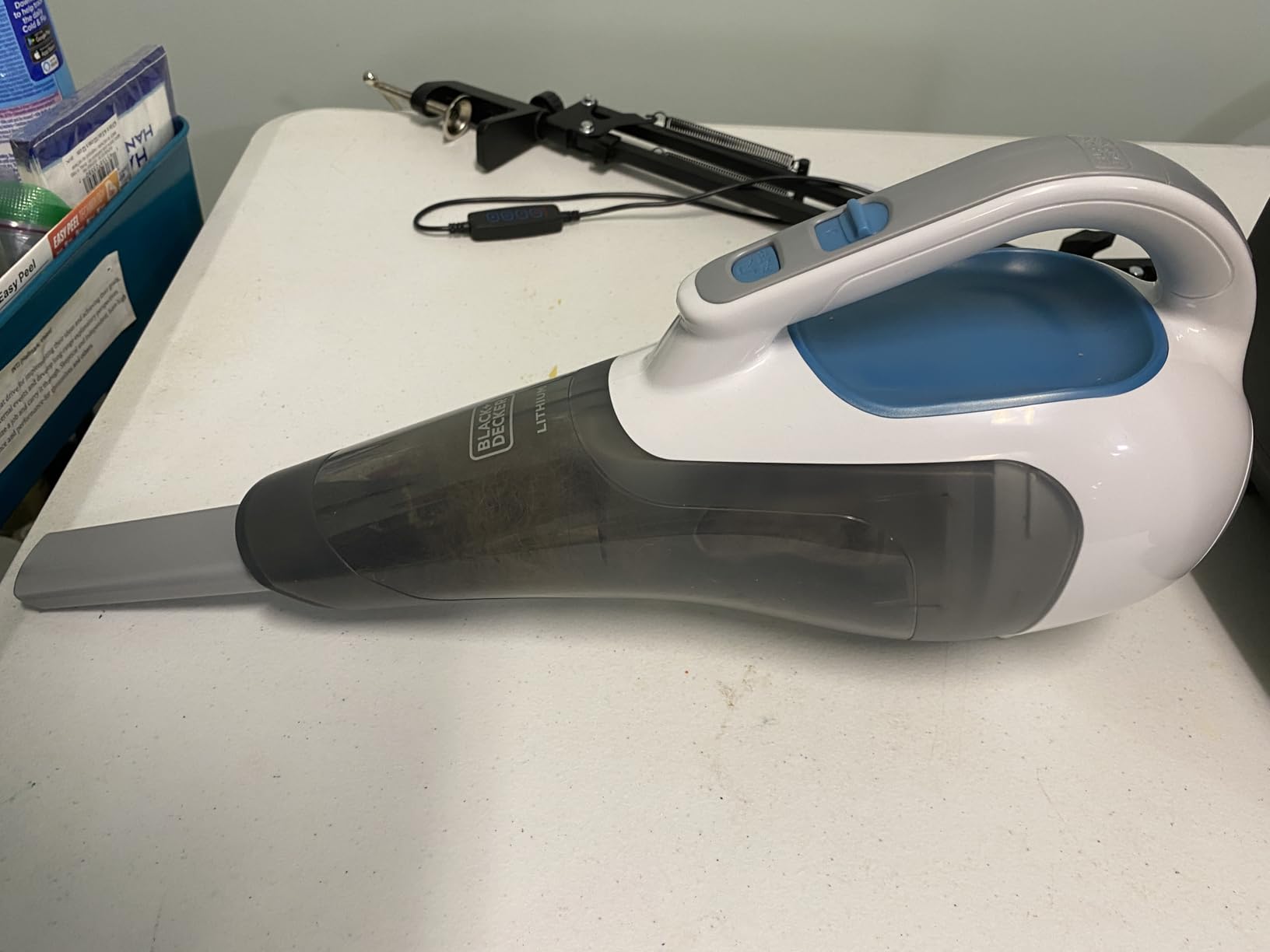 BLACK+DECKER dustbuster Cordless Handheld Vacuum, Portable Vacuum for Car and Home Rechargeable, Powerful Suction, Wide Mouth (HHVI315JO42) - Customer Photo 3