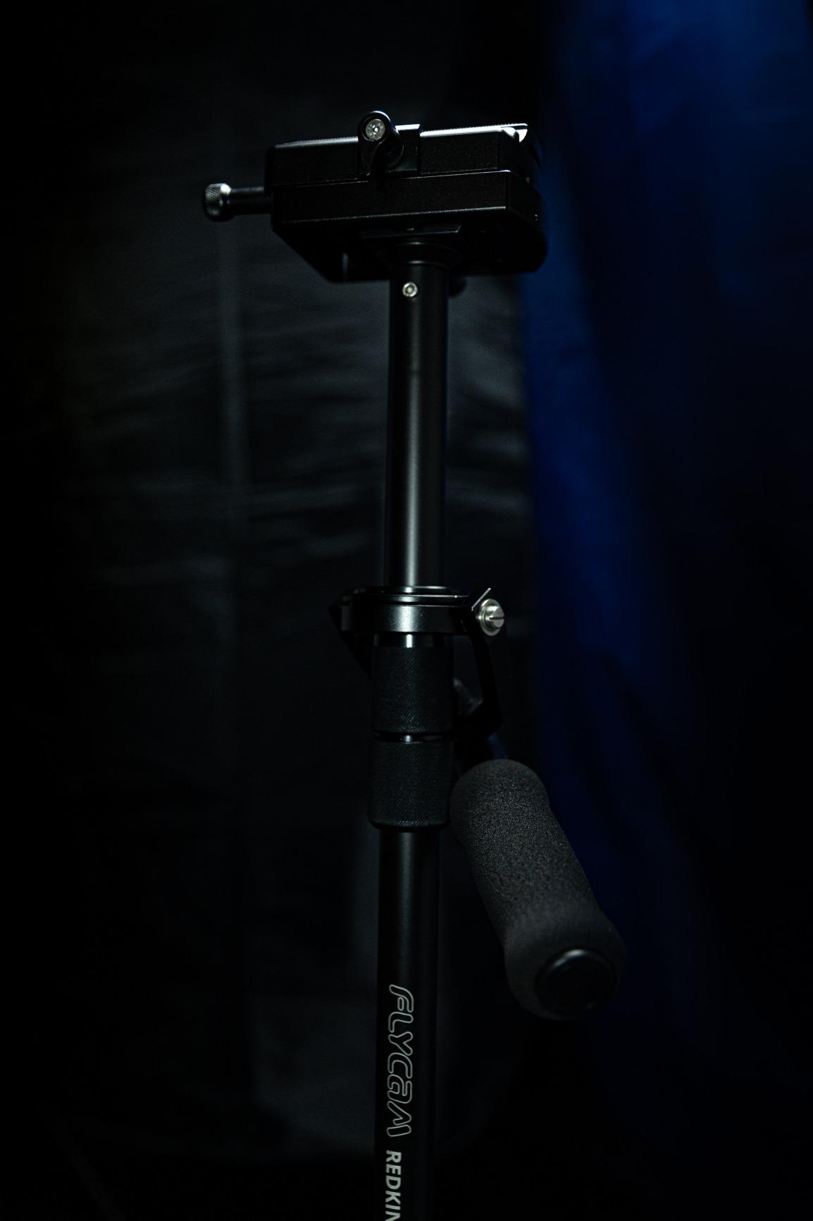 FLYCAM Redking Quick Balancing Video Camera Stabilizer with Dovetail Quick Release (FLCM-RK) | Professional CNC Aluminum Camera Stabilizer for DSLR BMCC Sony Nikon DV Camcorders up to 7kg/15.4lb + Bag Customer Review FLYCAM Redking Quick Balancing Video Camera Stabilizer with Dovetail Quick Release (FLCM-RK) | Professional CNC Aluminum Camera Stabilizer for DSLR BMCC Sony Nikon DV Camcorders up to 7kg/15.4lb + Bag - Customer Photo 1