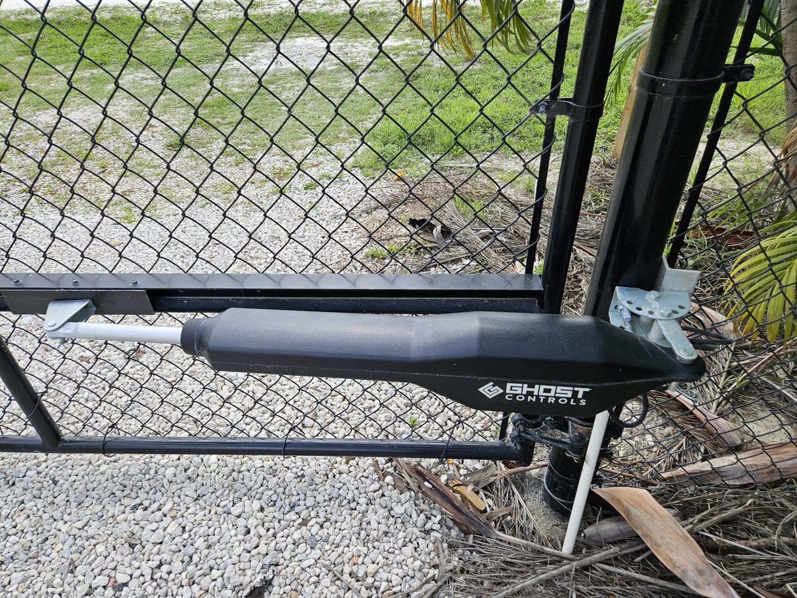 GC GHOST CONTROLS Solar Heavy-Duty Automatic Gate Opener Kit for Driveway Swing Gates with Long-Range Solar Gate Opener Remote - Model TSS1XP - Customer Photo 1