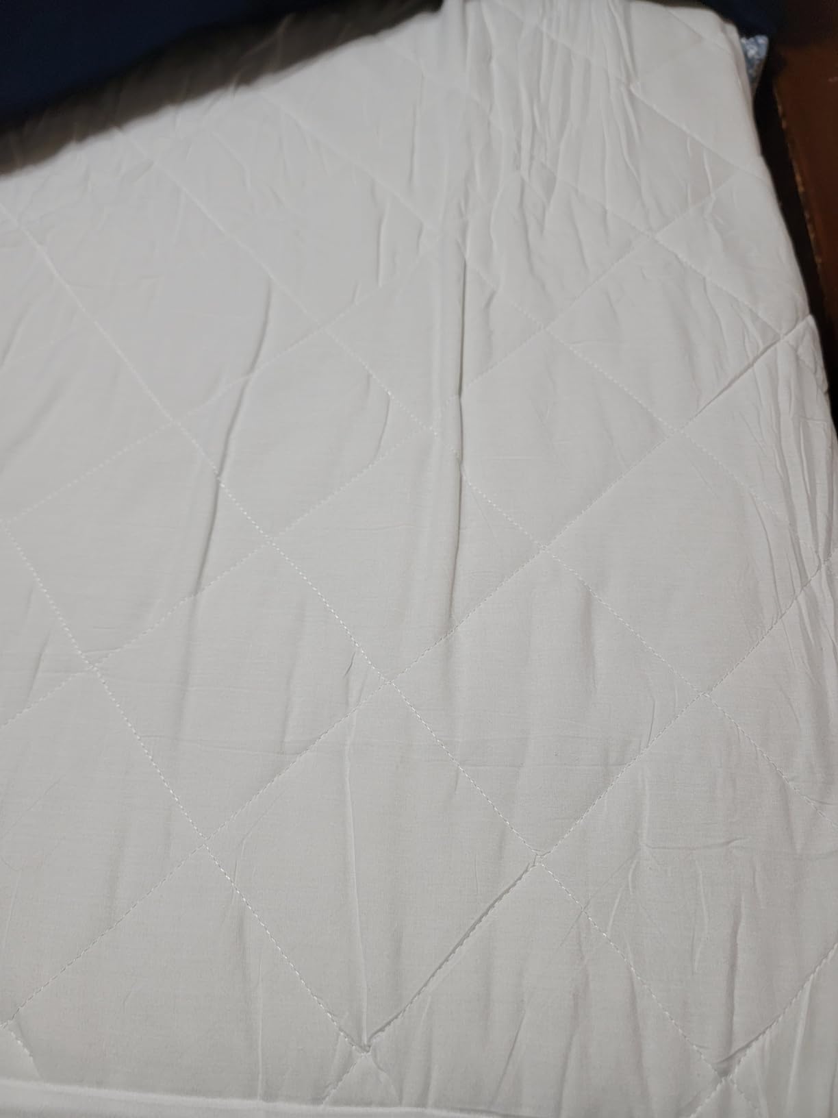 Amazon Basics Hypoallergenic Quilted Plush and Breathable Mattress Topper Pad, 18 Inches Deep, Queen, White - Customer Photo 1