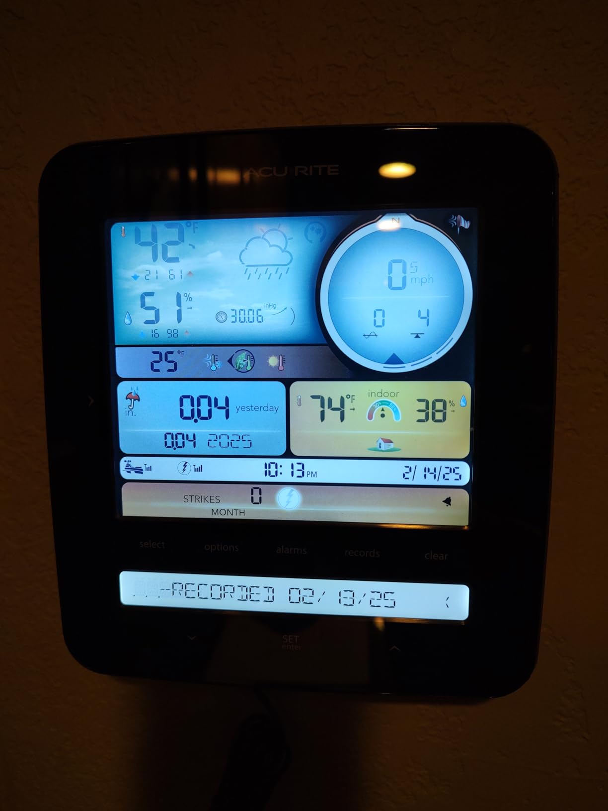 AcuRite Iris (5-in-1) Professional Weather Station with LCD Display and Lightning Detection (01022M) - Customer Photo 1