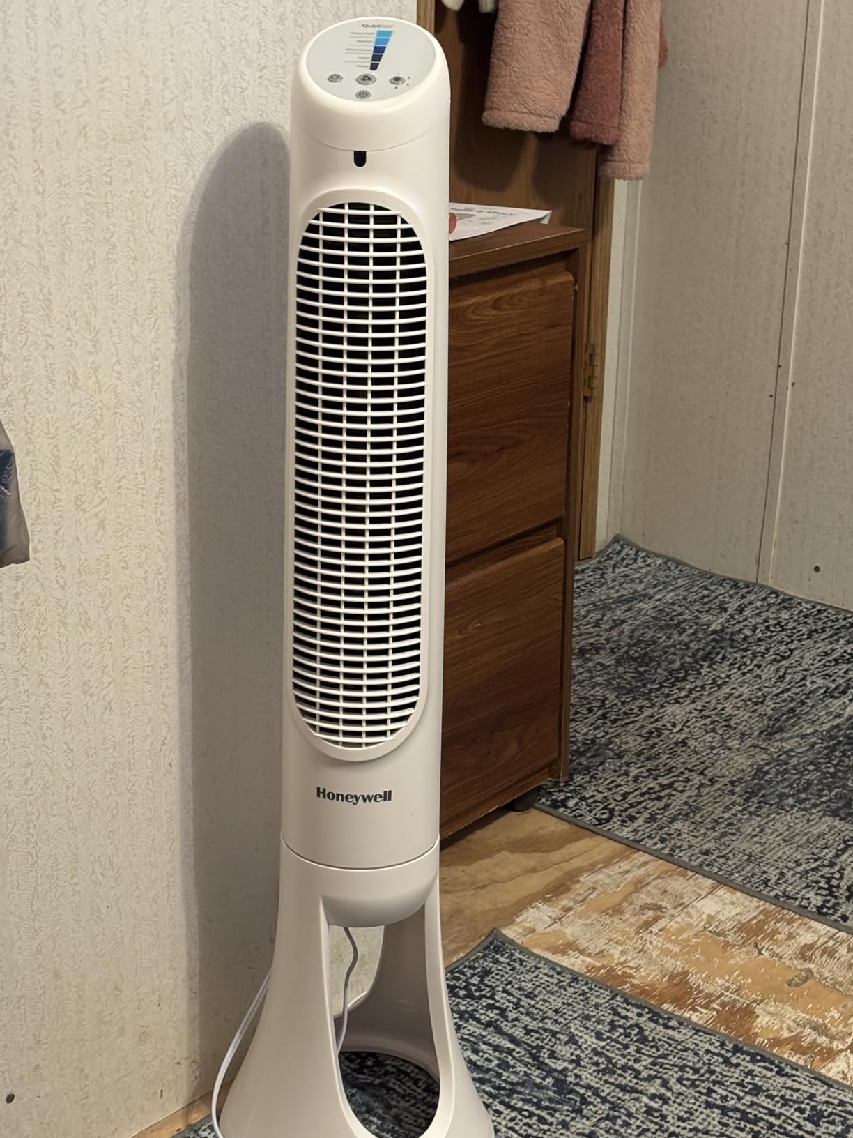 Honeywell QuietSet Whole Room Oscillating Tower filter Fan with Remote, White, HYF260 - Customer Photo 1