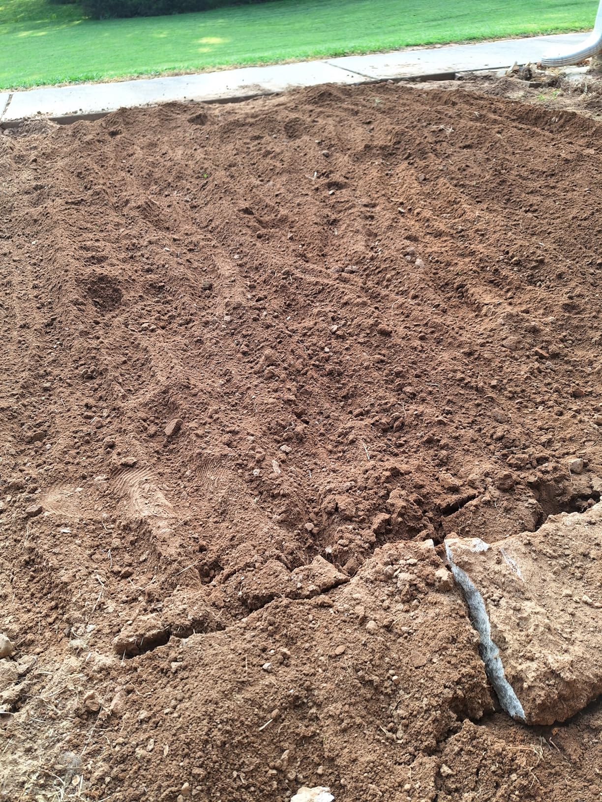 Earthwise TC70025 7.5-Inch 2.5-Amp Corded Electric Tiller/Cultivator, 7.5-Inch, 2.5-Amp Corded, Grey - Customer Photo 2