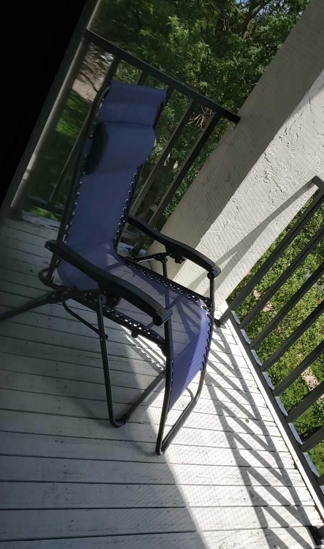 Amazon Basics Outdoor Patio Zero Gravity Lounge Chair with Pillow, Folding Reclining and Textilene Adjustable, Folding Lounge Lawn Chairs for Outside, 26