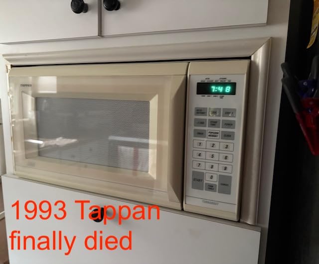 TOSHIBA EM131A5C-BS Countertop Microwave Ovens 1.2 Cu Ft, 12.4 TOSHIBA EM131A5C-BS Countertop Microwave Ovens 1.2 Cu Ft, 12.4