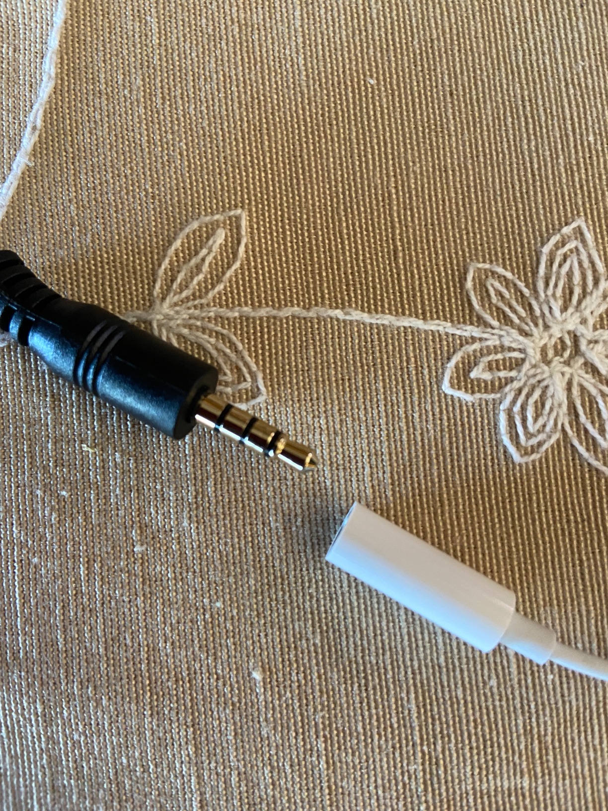 Movo VXR10 Universal Shotgun Mic for Camera - Camera Microphone for DSLR, iPhone and Android Smartphones - Compatible with Canon EOS, Nikon, and Sony Cameras - Rycote Shock Mount, Windscreen - Customer Photo 1