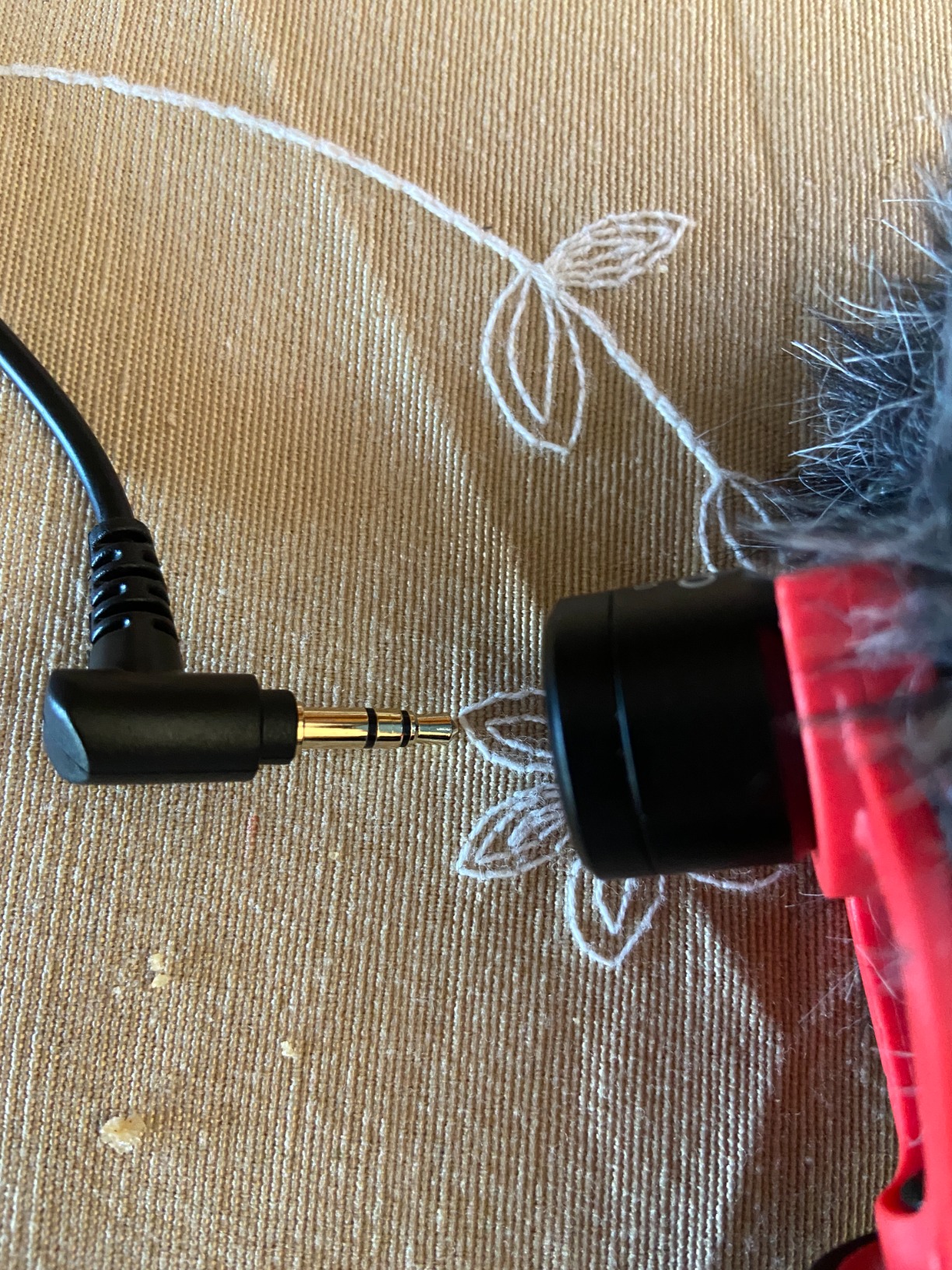 Movo VXR10 Universal Shotgun Mic for Camera - Camera Microphone for DSLR, iPhone and Android Smartphones - Compatible with Canon EOS, Nikon, and Sony Cameras - Rycote Shock Mount, Windscreen Customer Review Movo VXR10 Universal Shotgun Mic for Camera - Camera Microphone for DSLR, iPhone and Android Smartphones - Compatible with Canon EOS, Nikon, and Sony Cameras - Rycote Shock Mount, Windscreen - Customer Photo 2