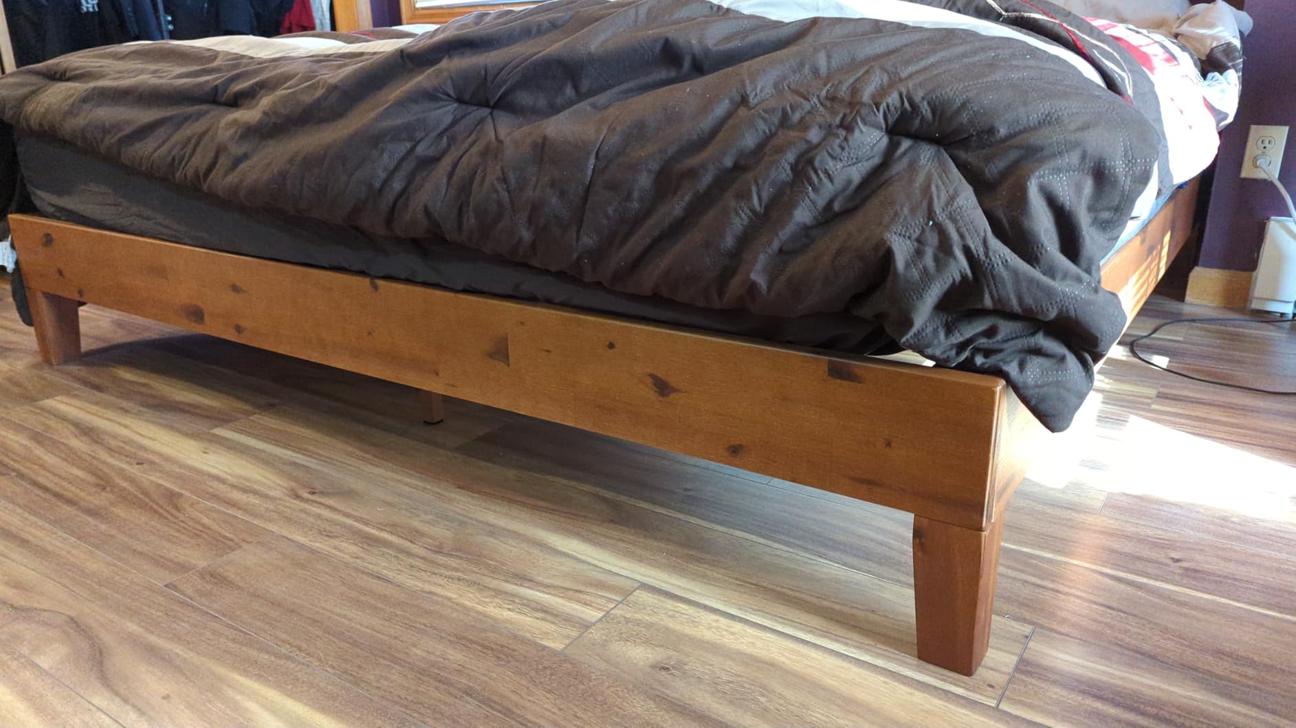 Zinus 12 Inch Deluxe Solid Wood Platform Bed with Headboard / No Box Spring Needed / Wood Slat Support / Antique Espresso Finish, Queen (OLB-PWPBBHE-12Q) Customer Review Zinus 12 Inch Deluxe Solid Wood Platform Bed with Headboard / No Box Spring Needed / Wood Slat Support / Antique Espresso Finish, Queen (OLB-PWPBBHE-12Q) - Customer Photo 1