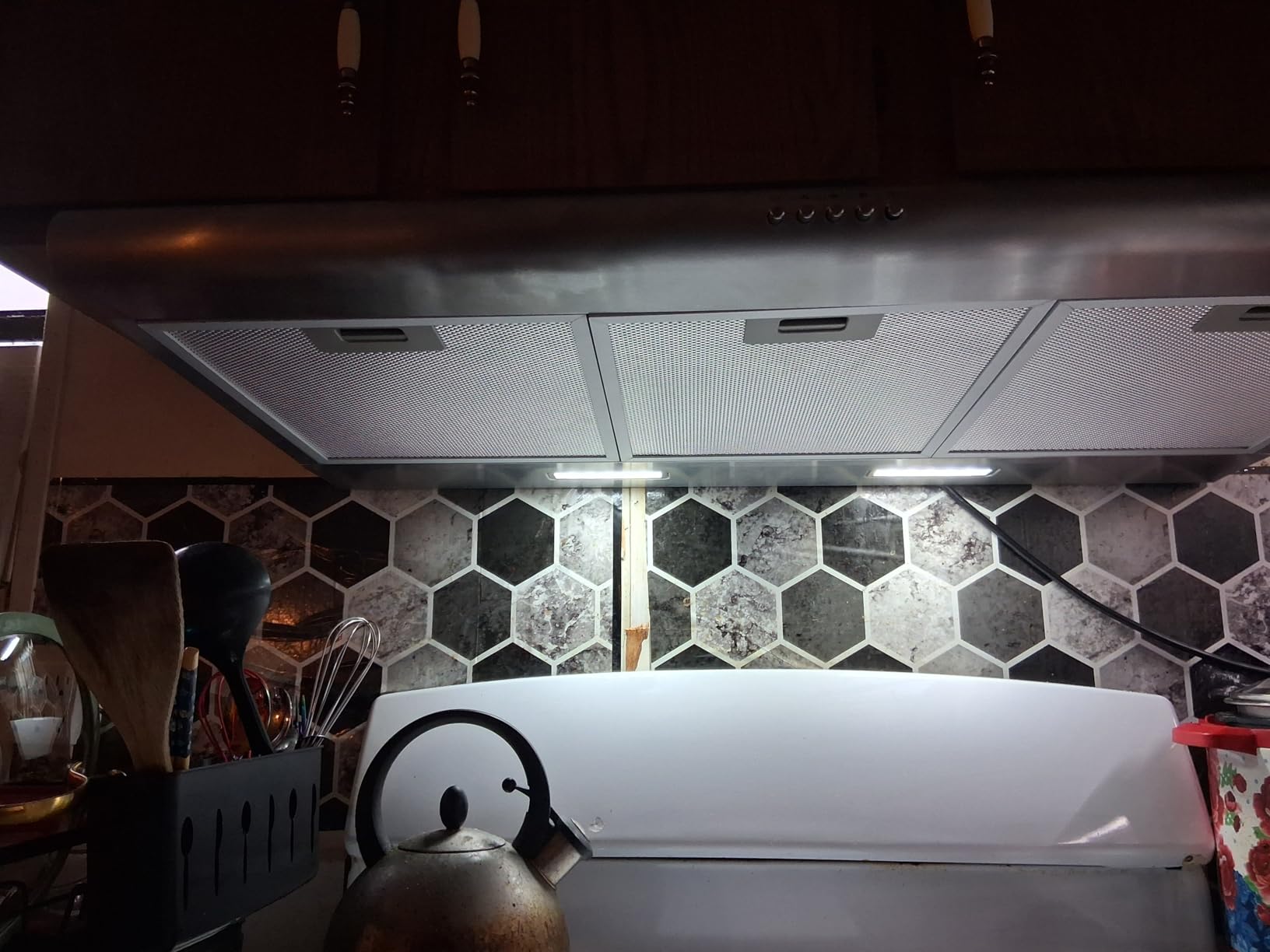 COSMO COS-5MU30 30 in. Delta Collection Ducted Under Cabinet Range Hood, Button Controls, Reusable Filters, LED Lights, Stainless Steel - Customer Photo 2