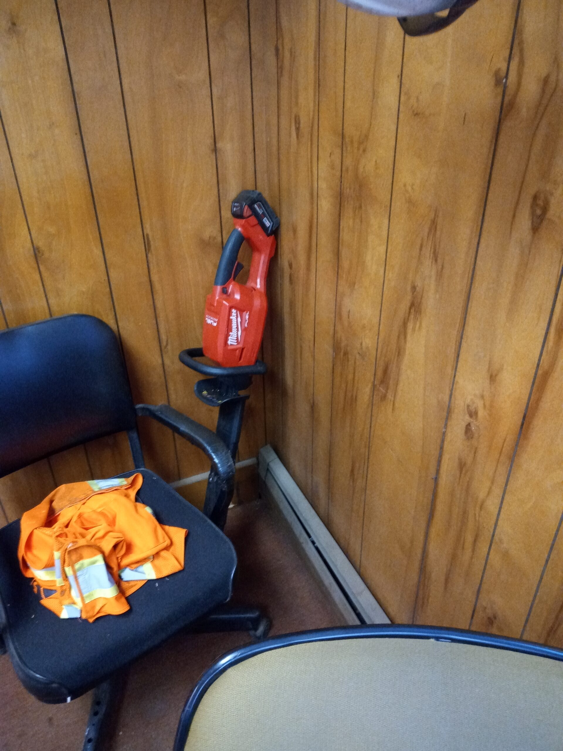 Milwaukee 2726-20 M18 FUEL 18-Volt Lithium-ion Brushless Cordless Hedge Trimmer - Customer Photo 1