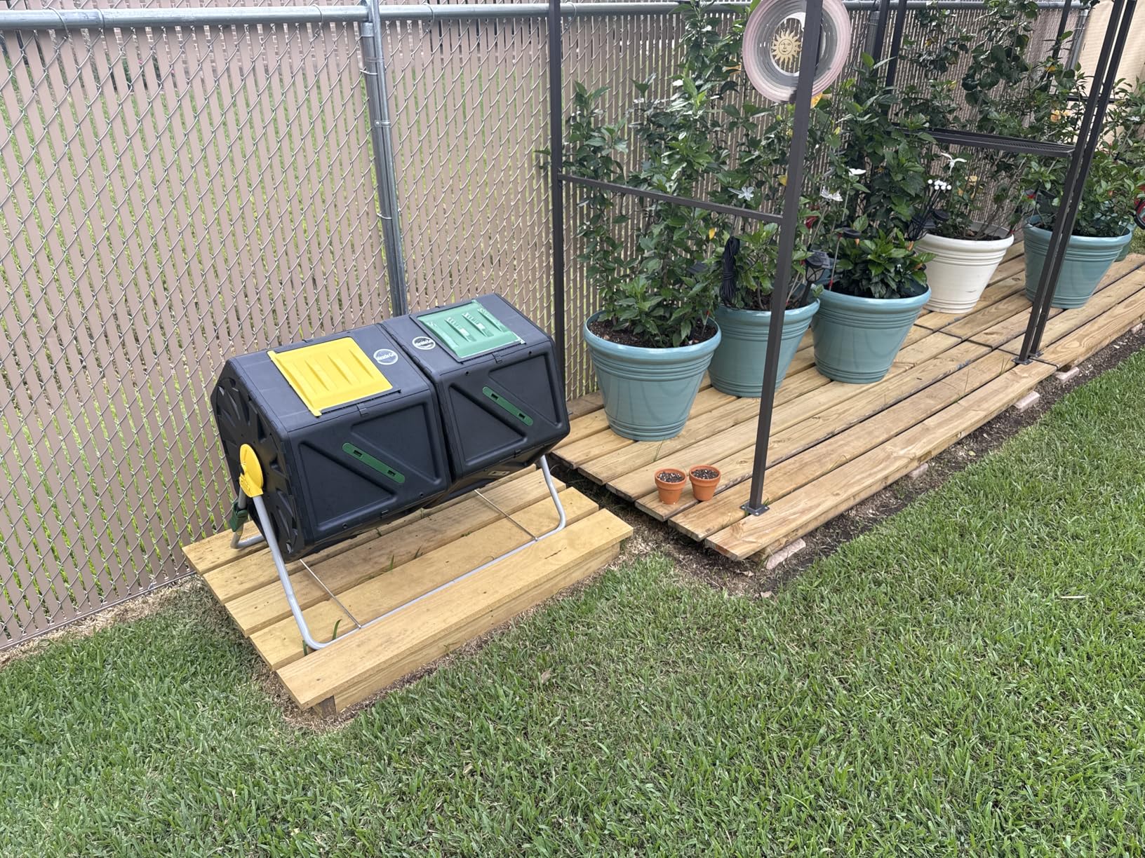 Miracle-Gro Large Dual Chamber Compost Tumbler - Easy-Turn, Fast-Working System - All-Season, Heavy-Duty, High Volume Composter with 2 Sliding Doors - (2 - 27.7gallon /105 Liter) Customer Review Miracle-Gro Large Dual Chamber Compost Tumbler - Easy-Turn, Fast-Working System - All-Season, Heavy-Duty, High Volume Composter with 2 Sliding Doors - (2 - 27.7gallon /105 Liter) - Customer Photo 1