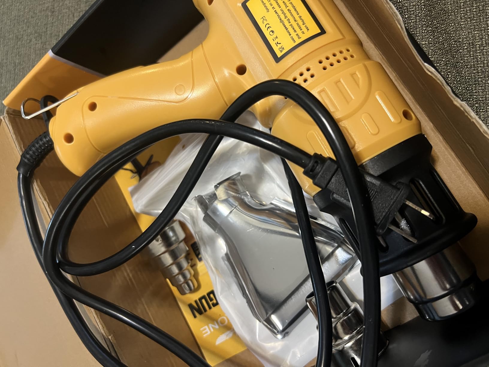 SEEKONE Heat Gun 1800W 122°F-1202°F Fast Heating Heavy Duty Hot Air Gun Kit Variable Temperature Control Overheat Protection with 4 Nozzles for Crafts, Shrinking PVC, Stripping Paint - Customer Photo 3