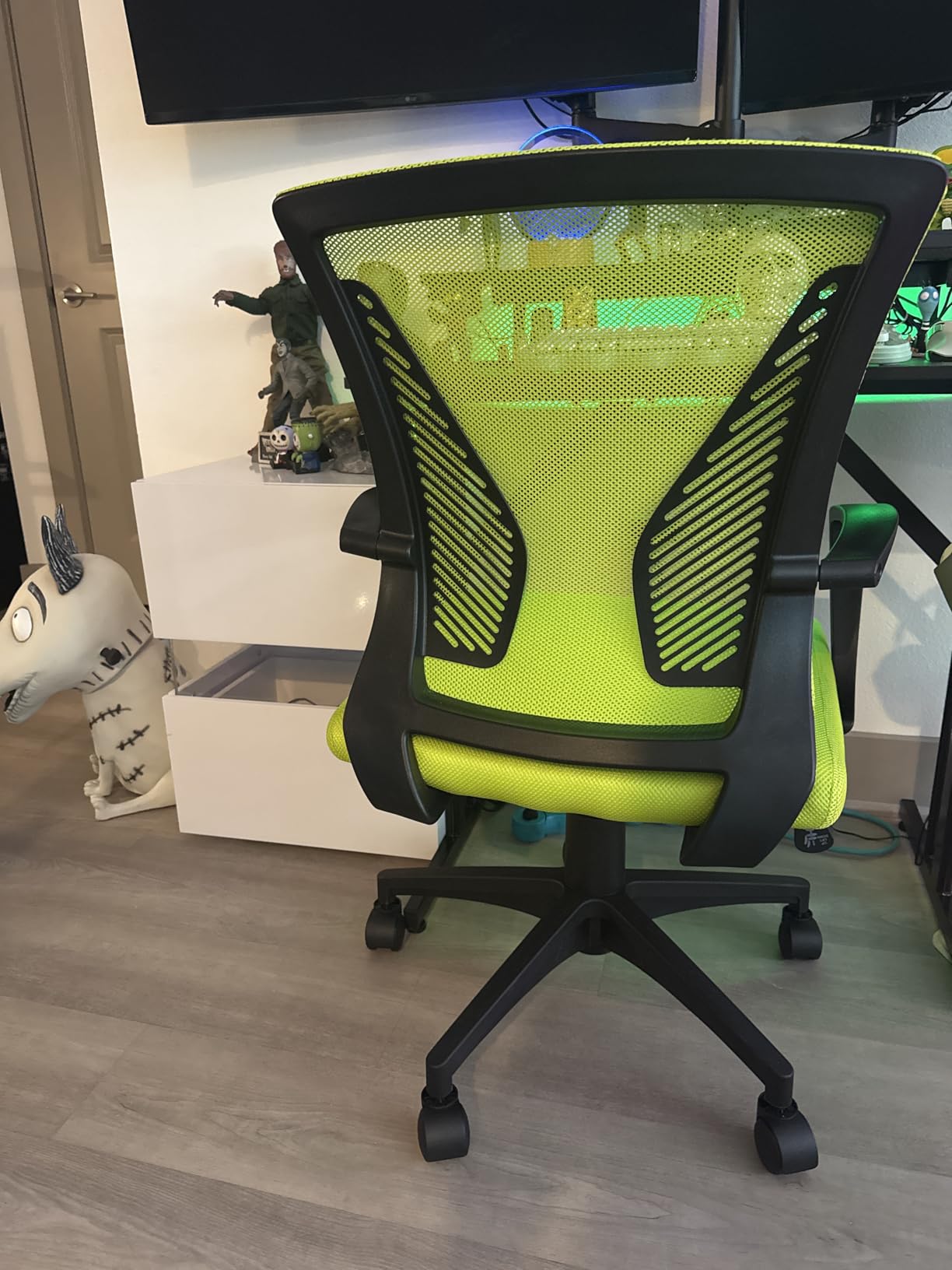 Furmax Office Chair Ergonomic Computer Desk Mesh Chair Mid Back Swivel Lumbar Support with Armrest (1, Black) - Customer Photo 1