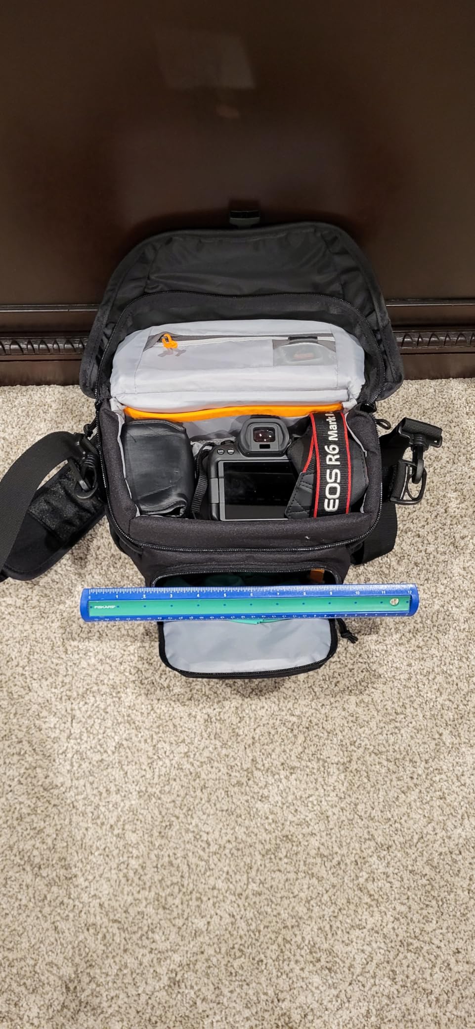 Lowepro LP37142, Nova 200 AW II Messenger Case, Camera Bag, Customizable, Portable, Fits 1-2 Pro DSLR with attached 24-105mm, Compact Drone, 3-5 Additional Lenses, Flash, Black - Customer Photo 1