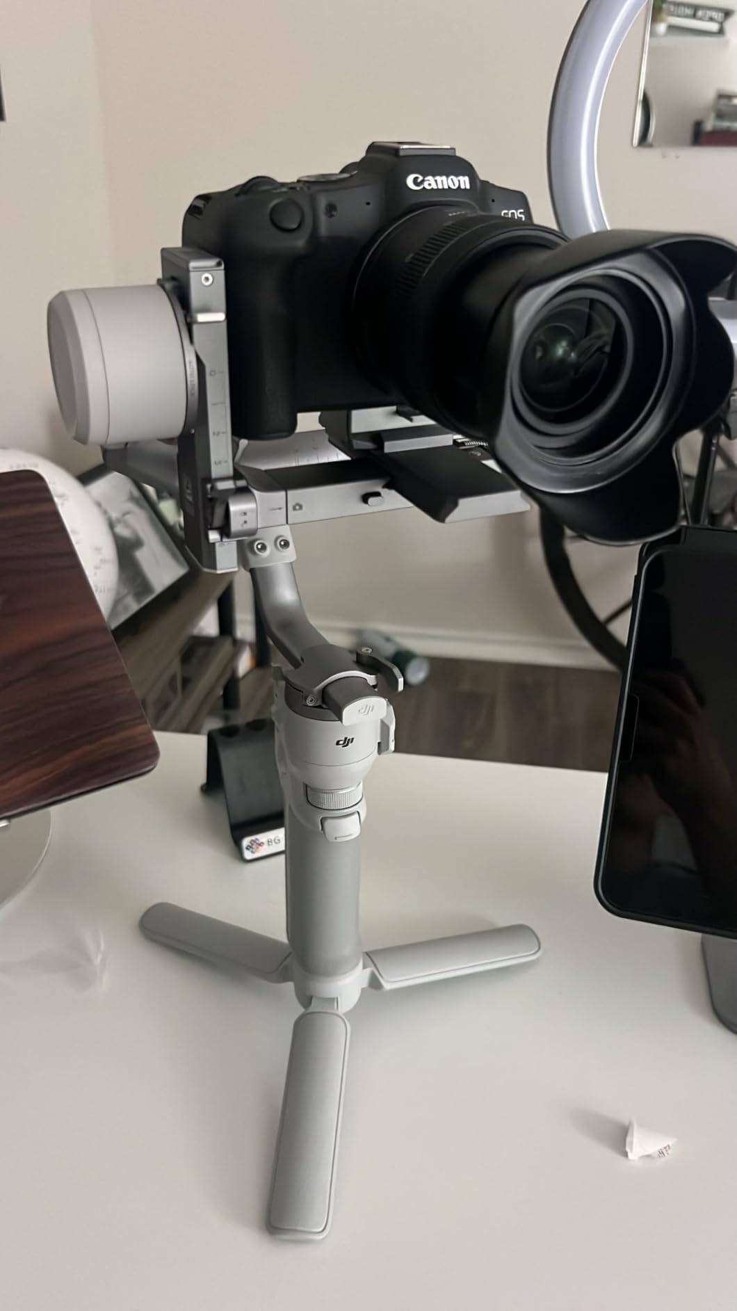 DJI RS 4 Mini, Gimbal Stabilizer for Cameras Canon/Sony/Panasonic/Nikon/Fujifilm, Auto Axis Locks, 2kg/4.4lbs Payload, Intelligent Tracking, Camera Gimbal, Camera Stabilizer, Native Vertical Shooting - Customer Photo 2