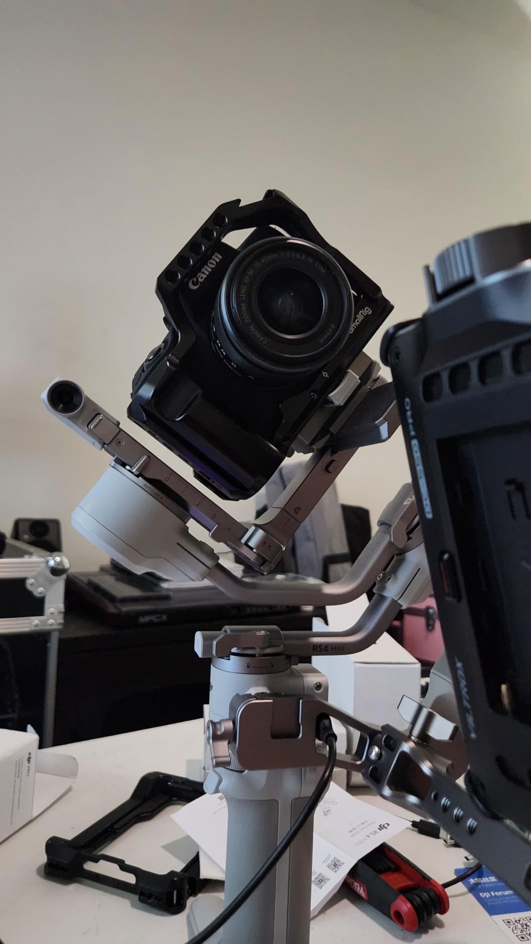 DJI RS 4 Mini, Gimbal Stabilizer for Cameras Canon/Sony/Panasonic/Nikon/Fujifilm, Auto Axis Locks, 2kg/4.4lbs Payload, Intelligent Tracking, Camera Gimbal, Camera Stabilizer, Native Vertical Shooting Customer Review DJI RS 4 Mini, Gimbal Stabilizer for Cameras Canon/Sony/Panasonic/Nikon/Fujifilm, Auto Axis Locks, 2kg/4.4lbs Payload, Intelligent Tracking, Camera Gimbal, Camera Stabilizer, Native Vertical Shooting - Customer Photo 3