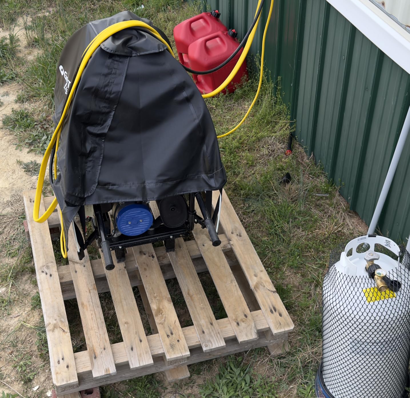 DuroMax XP13000EH 13,000-Watt Dual Fuel Portable Generator - Gas & Propane, Electric Start, Whole Home Backup Power, Transfer Switch Ready, RV & Emergency Ready - Customer Photo 1