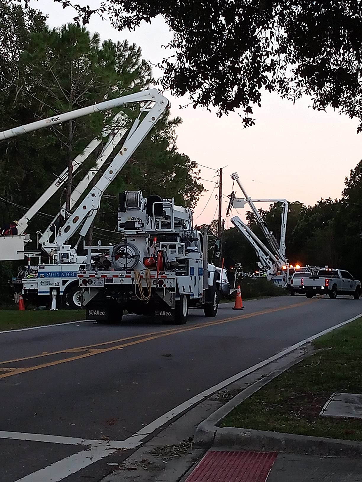 DuroMax XP13000EH 13,000-Watt Dual Fuel Portable Generator - Gas & Propane, Electric Start, Whole Home Backup Power, Transfer Switch Ready, RV & Emergency Ready - Customer Photo 2