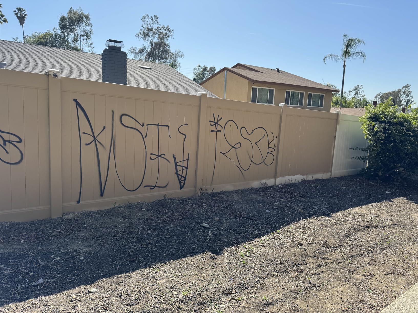 SimpliSafe 12 Piece Wireless Home Security System w/HD Camera - Optional 24/7 Professional Monitoring - No Contract - Compatible with Alexa and Google Assistant, White - Customer Photo 5