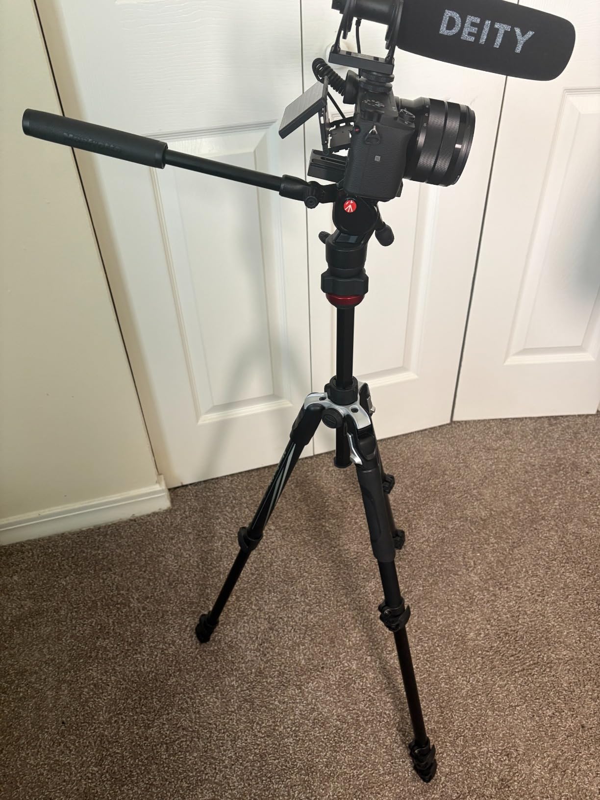 Manfrotto Befree Live, Travel Video Tripod with Video Camera Head and Lever Closure, Aluminum Tripod for DSLR, Mirrorless, Reflex Cameras and Video Cameras, Camera and Video Accessories - Customer Photo 1