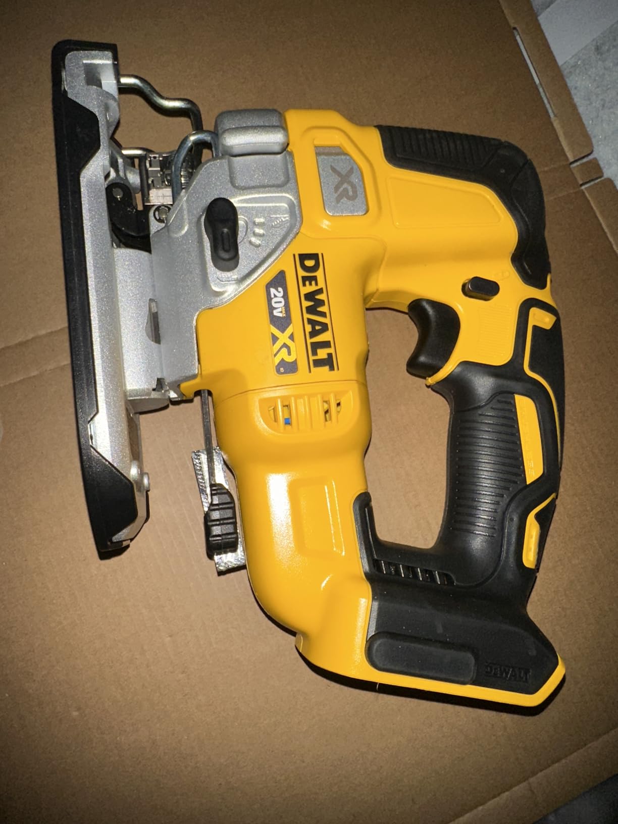 DEWALT 20V MAX XR Jig Saw, 3,200 Blade Speed, Cordless, Brushless Motor, LED Light, Bare Tool Only (DCS334B) - Customer Photo 3