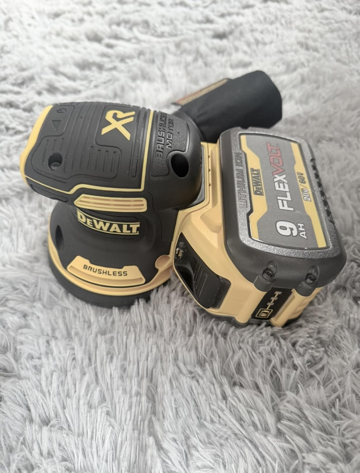 DEWALT 20V MAX Orbital Sander, Tool Only (DCW210B) - Customer Photo 1