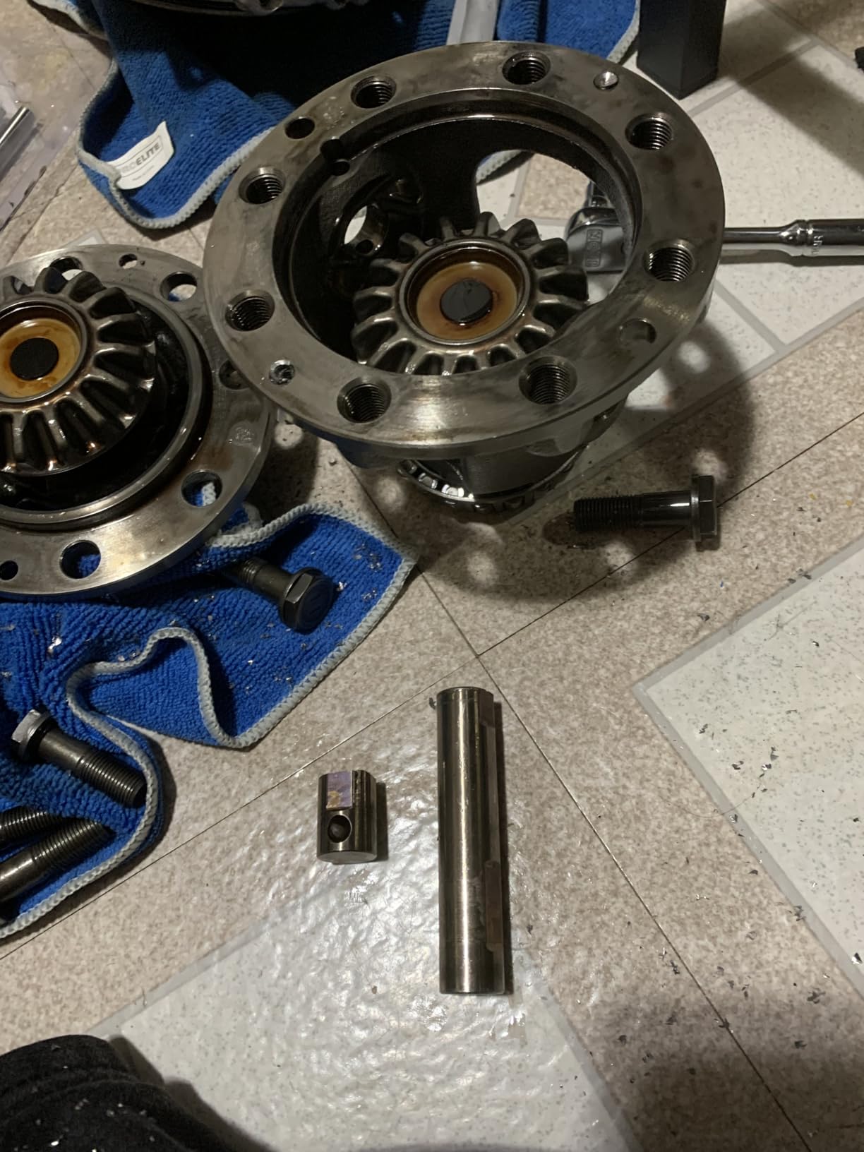 CRAFTSMAN V20 RP 1/2 inch Cordless Impact Wrench Kit, Brushless, 4Ah Battery and Charger Included (CMCF900M1) - Customer Photo 1