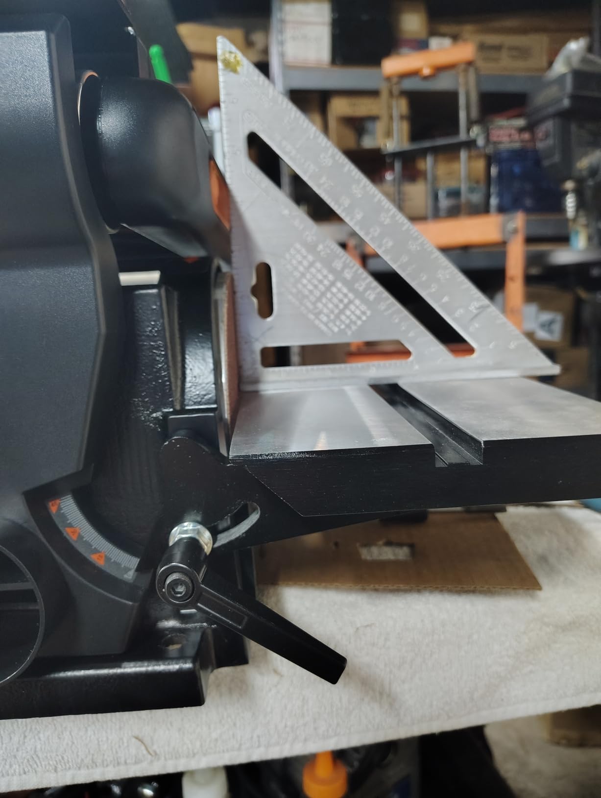 WEN Benchtop Belt and Disc Sander with 4 x 36 in. Belt, 6 in. Disc and Cast Iron Base (6502T) - Customer Photo 1